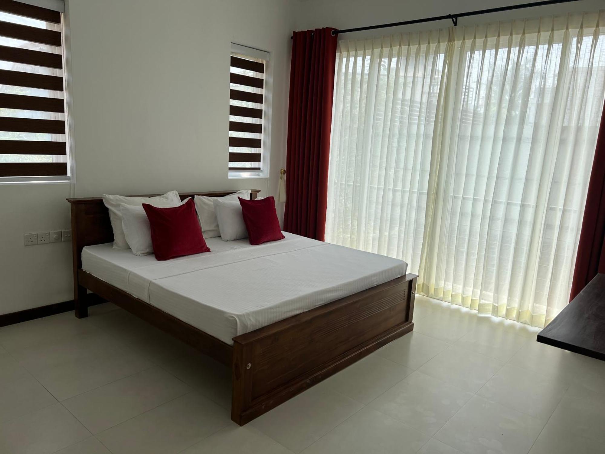 Silina Airport Transit Hotel & Residence Катунаяка Экстерьер фото