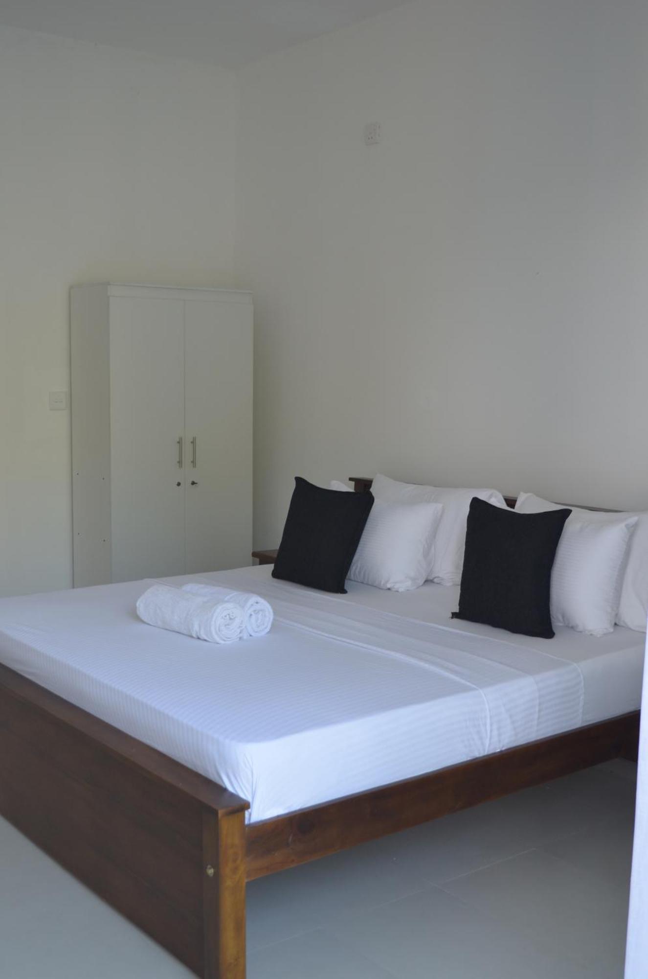 Silina Airport Transit Hotel & Residence Катунаяка Экстерьер фото