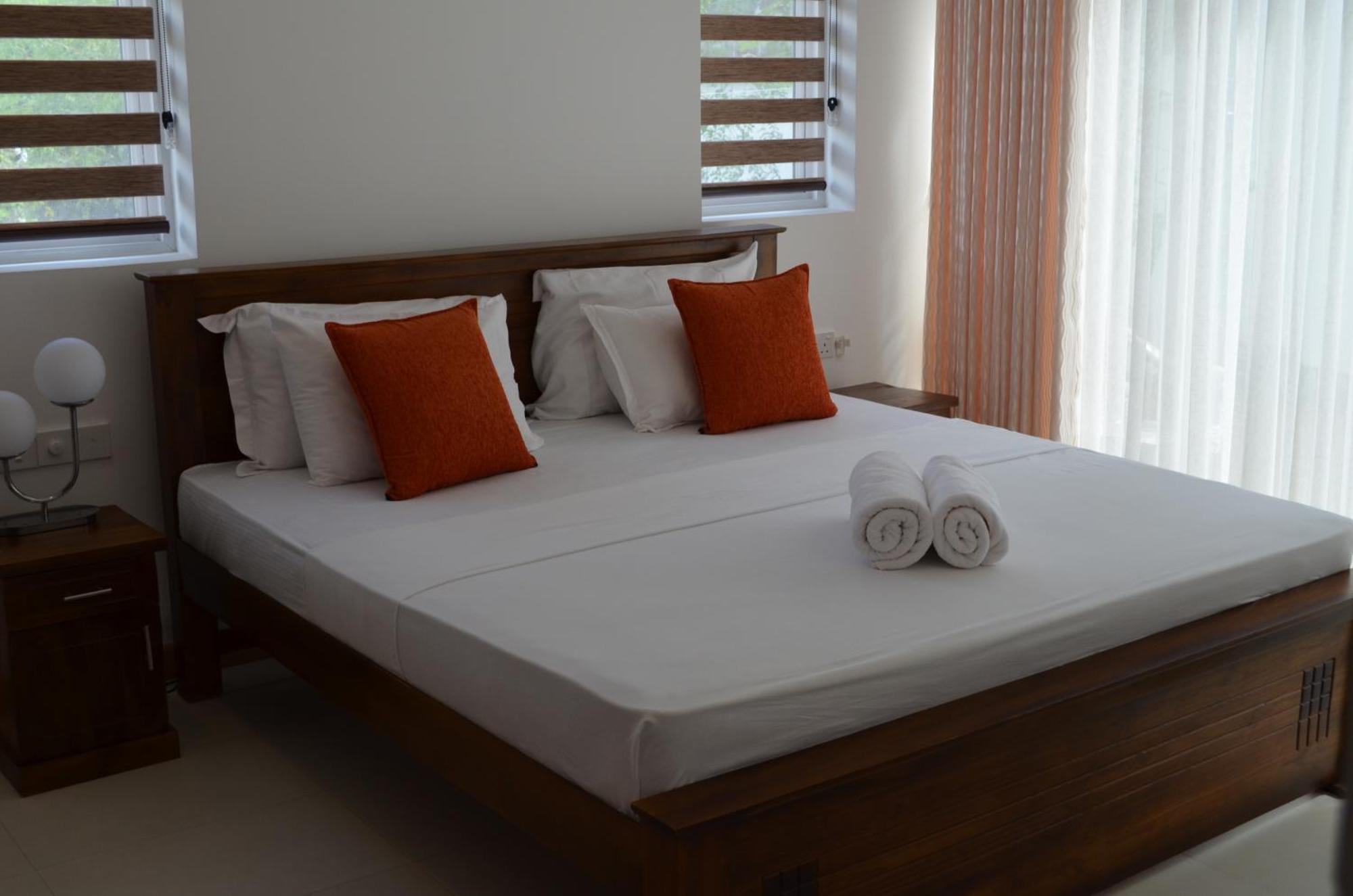 Silina Airport Transit Hotel & Residence Катунаяка Экстерьер фото