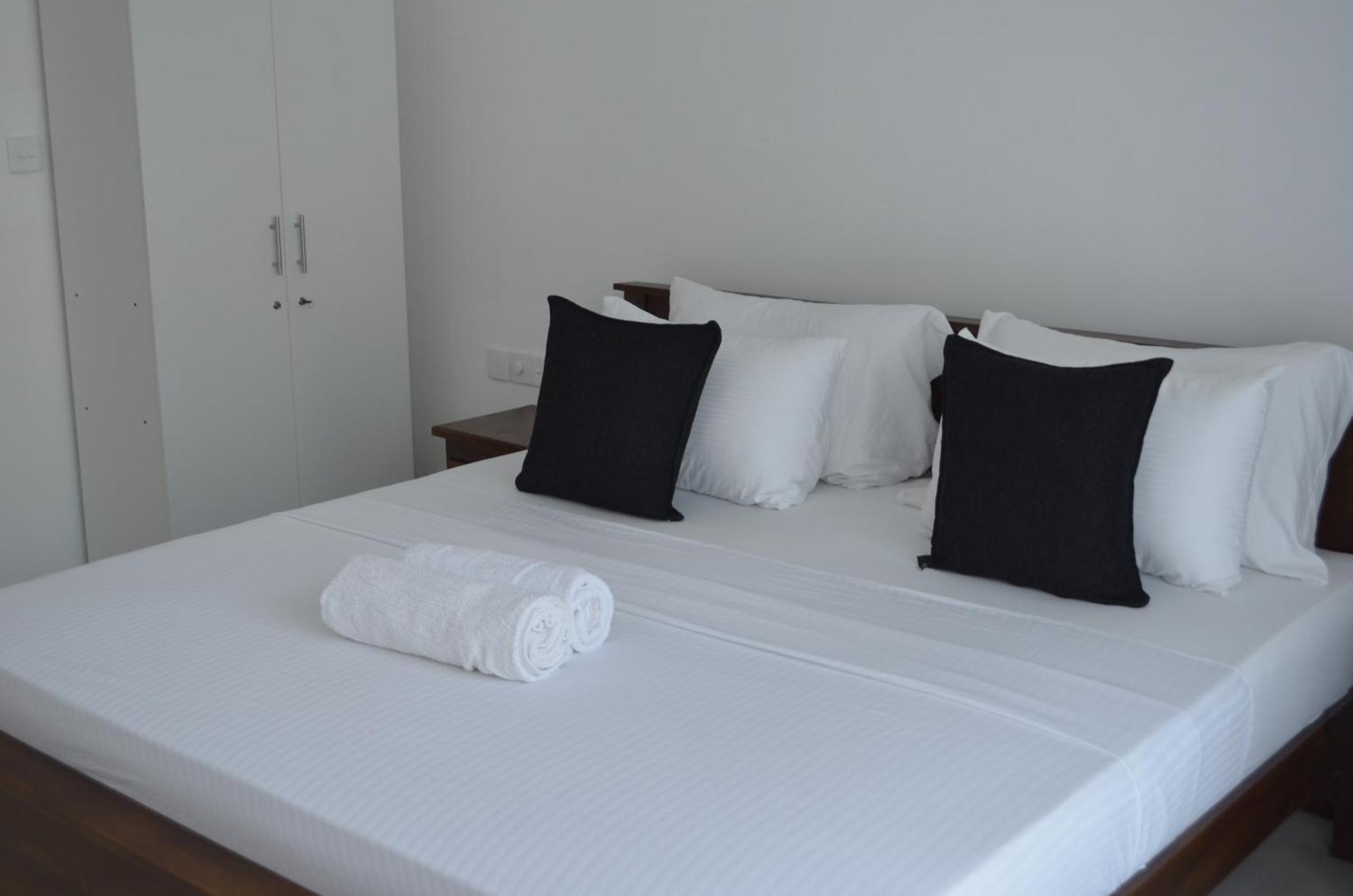 Silina Airport Transit Hotel & Residence Катунаяка Экстерьер фото