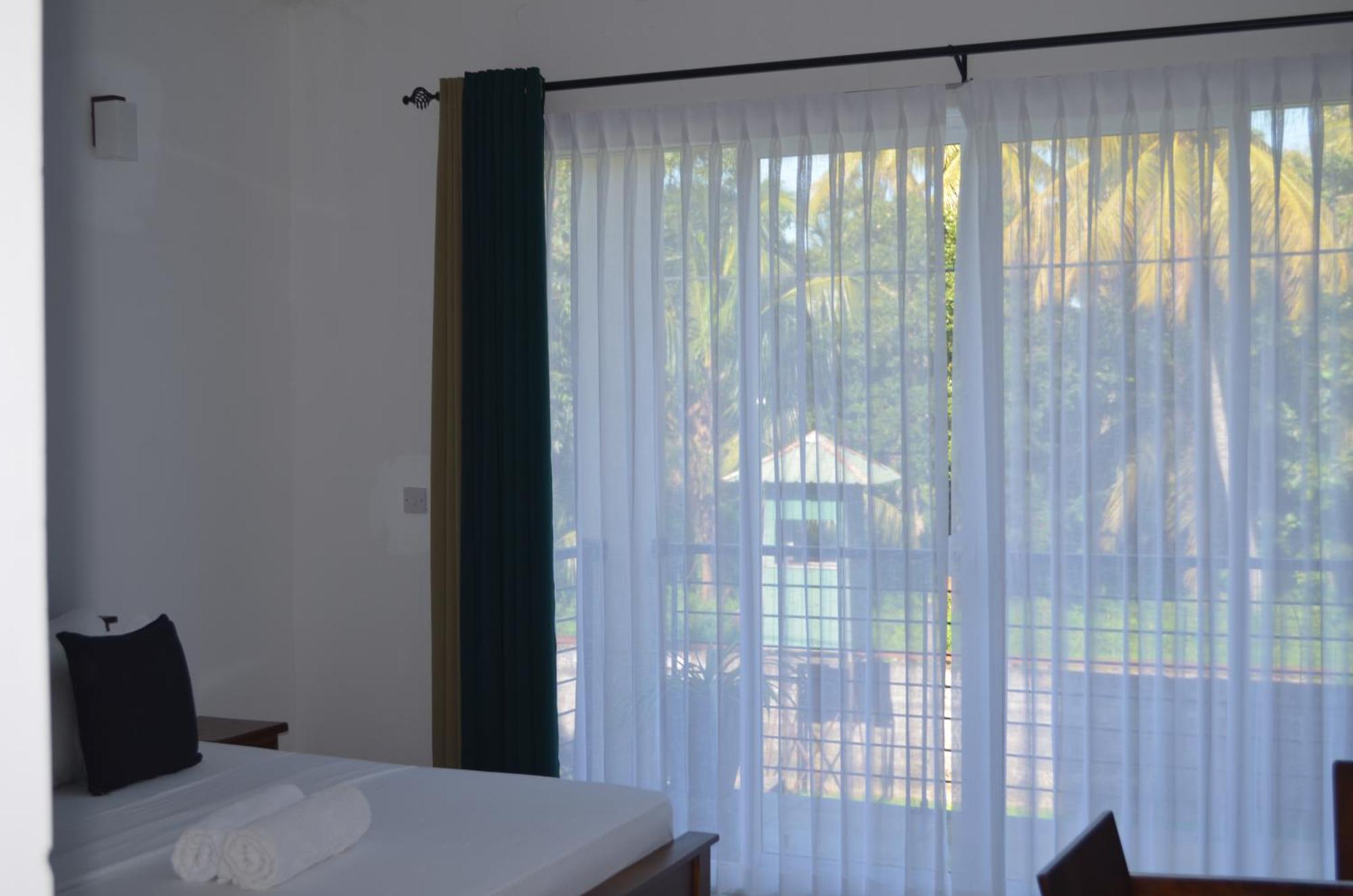 Silina Airport Transit Hotel & Residence Катунаяка Экстерьер фото