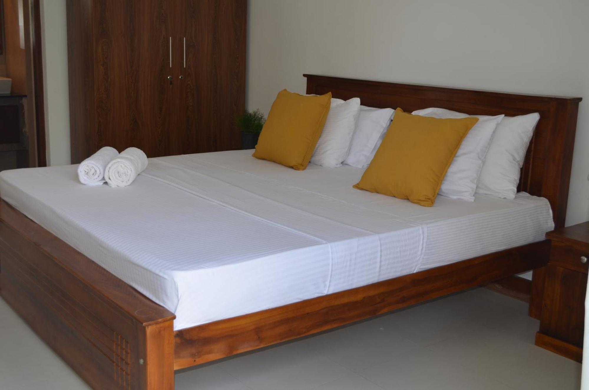 Silina Airport Transit Hotel & Residence Катунаяка Экстерьер фото