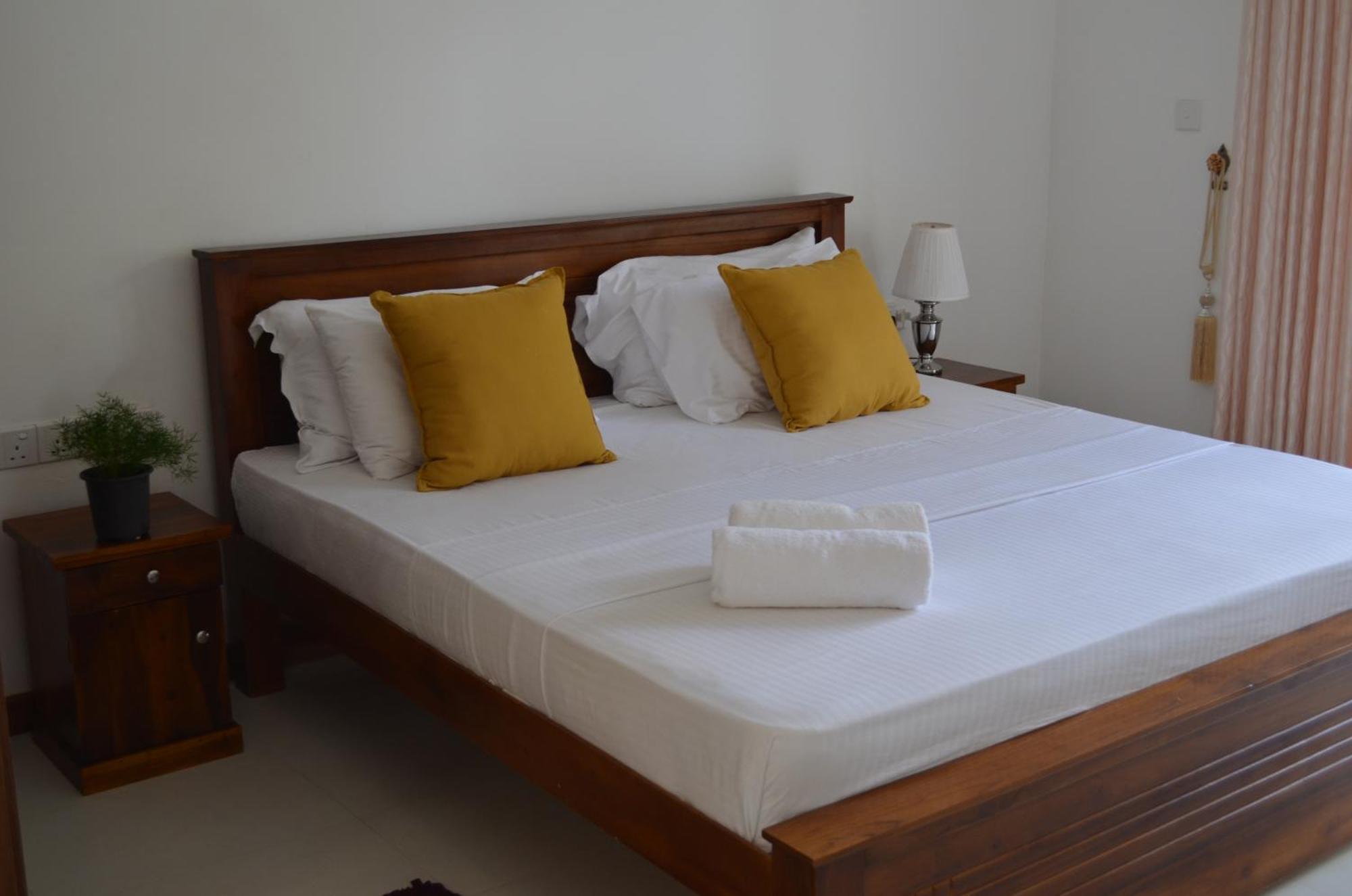 Silina Airport Transit Hotel & Residence Катунаяка Экстерьер фото