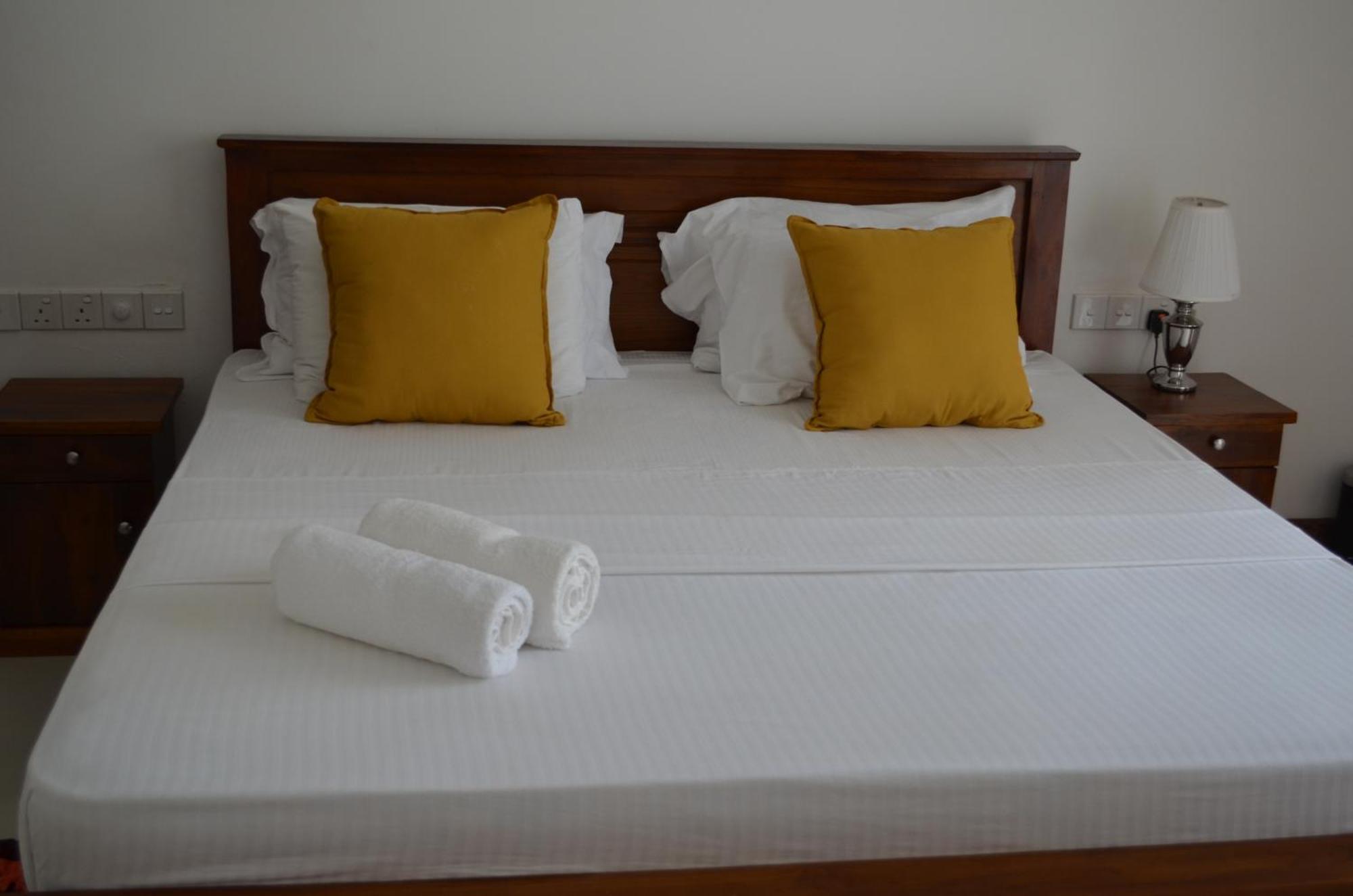 Silina Airport Transit Hotel & Residence Катунаяка Экстерьер фото