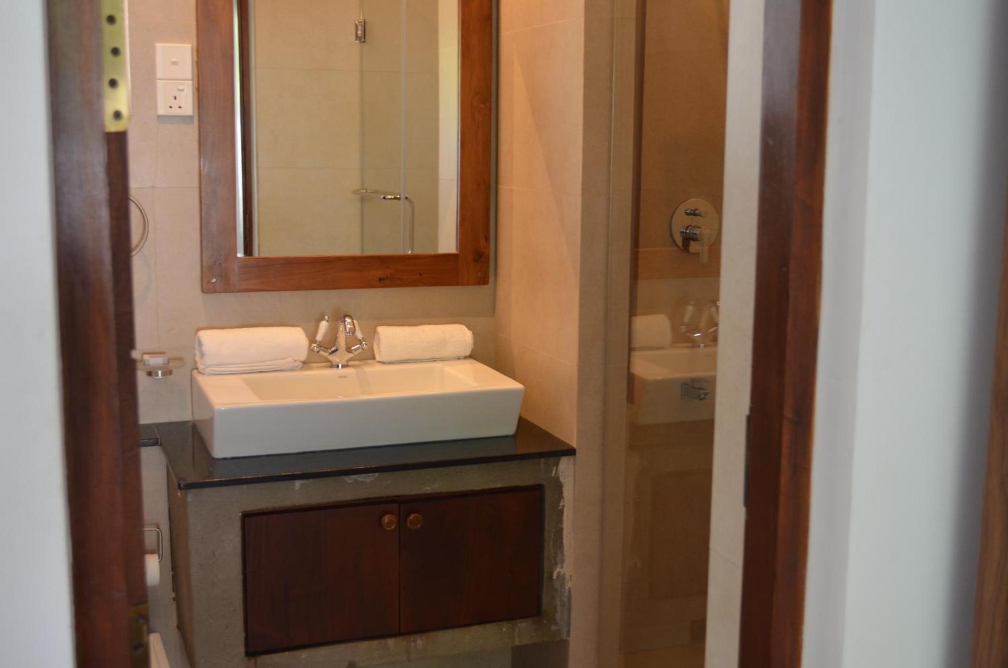Silina Airport Transit Hotel & Residence Катунаяка Экстерьер фото