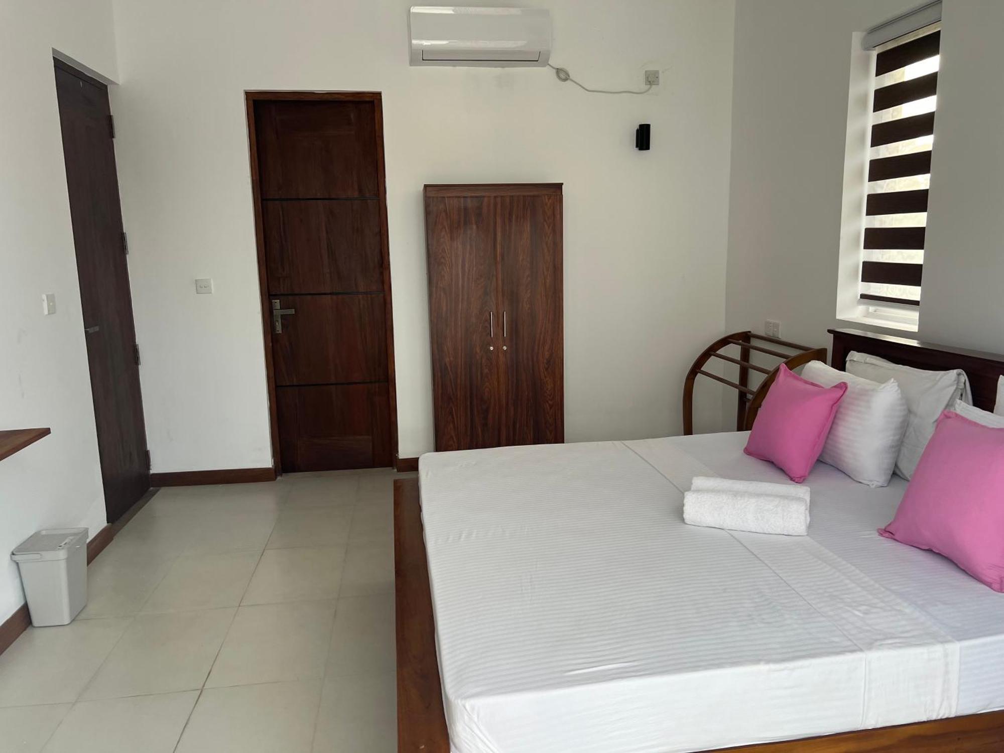 Silina Airport Transit Hotel & Residence Катунаяка Экстерьер фото